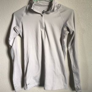 🌱 White Nike zip-up 🌱